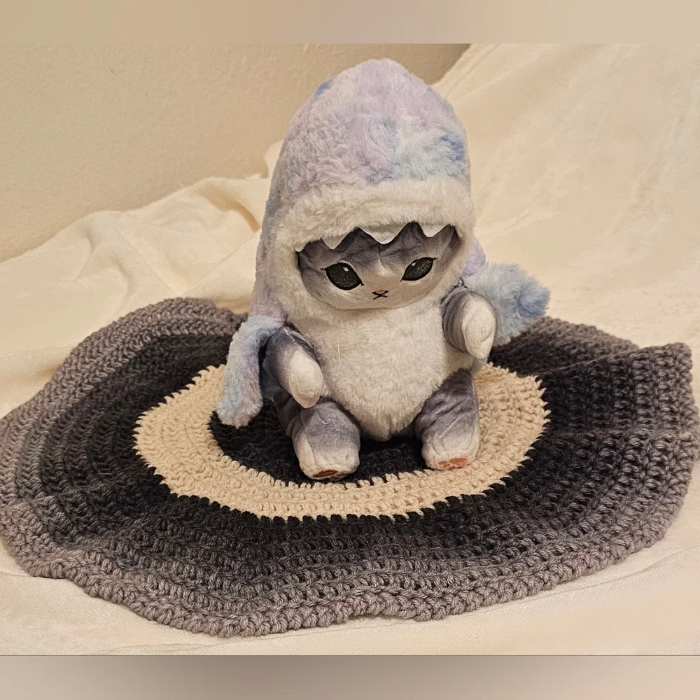 Handmade Crochet Round Pet Bed Or Kennel Rug in Gray and Cream